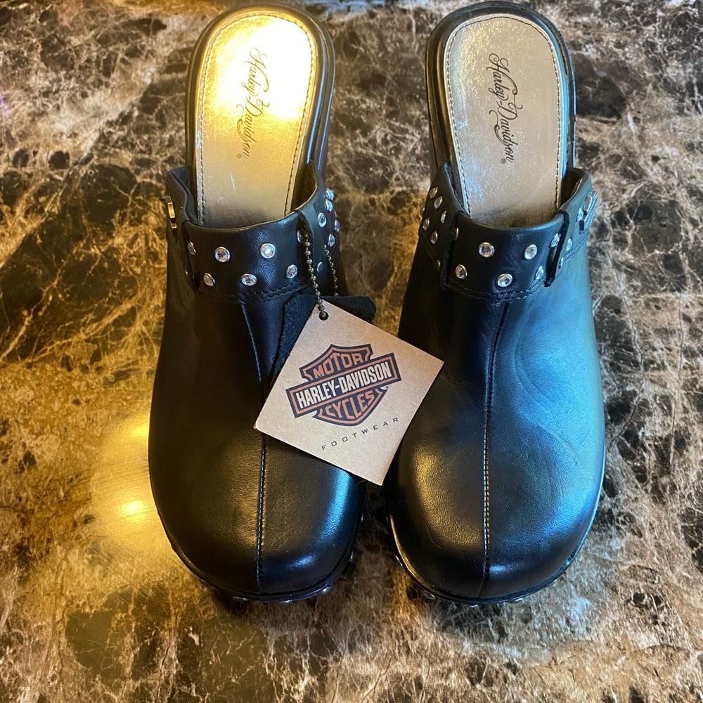 Brand new pair of women’s Harley Davidson clogs. Size 11.